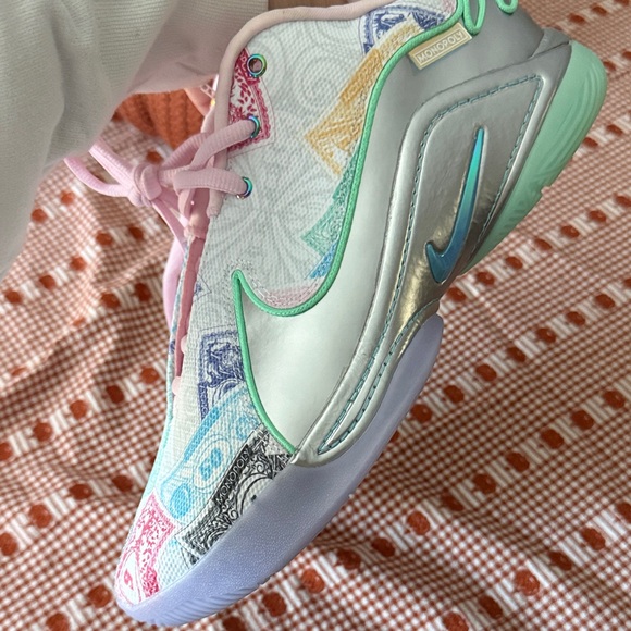 Monopoly Basketball Shoes - Picture 4 of 7